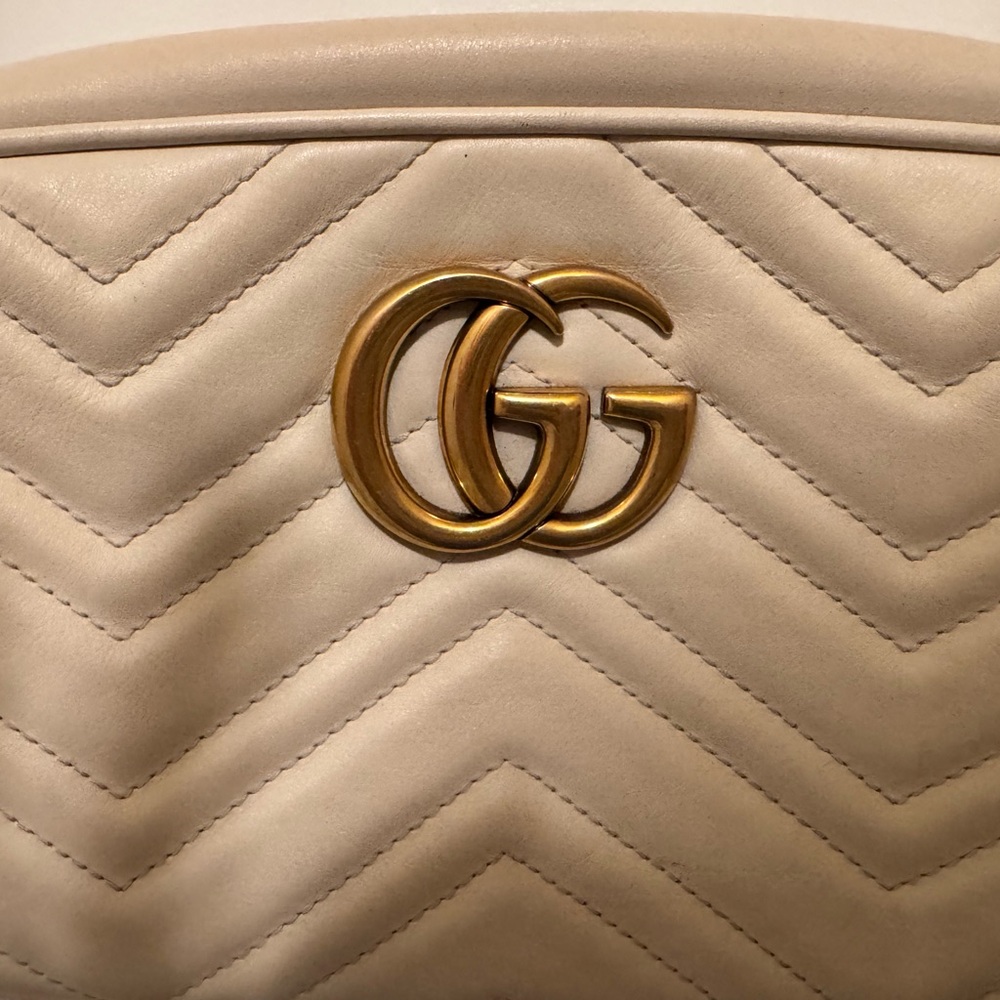 Gucci Marmont Camera Bag - Picture 2 of 9